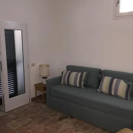 Con Ampio Giardino A Due Passi Dal Mare