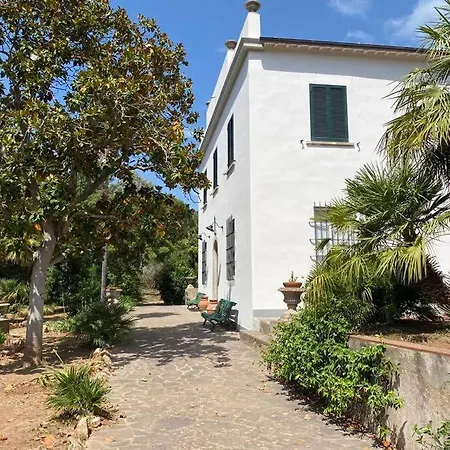 Con Ampio Giardino A Due Passi Dal Mare Villa