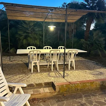 Con Ampio Giardino A Due Passi Dal Mare Villa